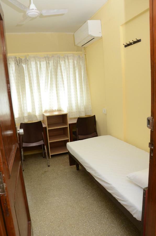 Fair Host - Male Only Hostel