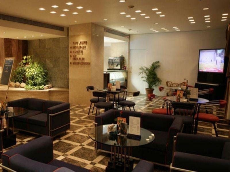 Hotel Kohinoor Continental, Airport