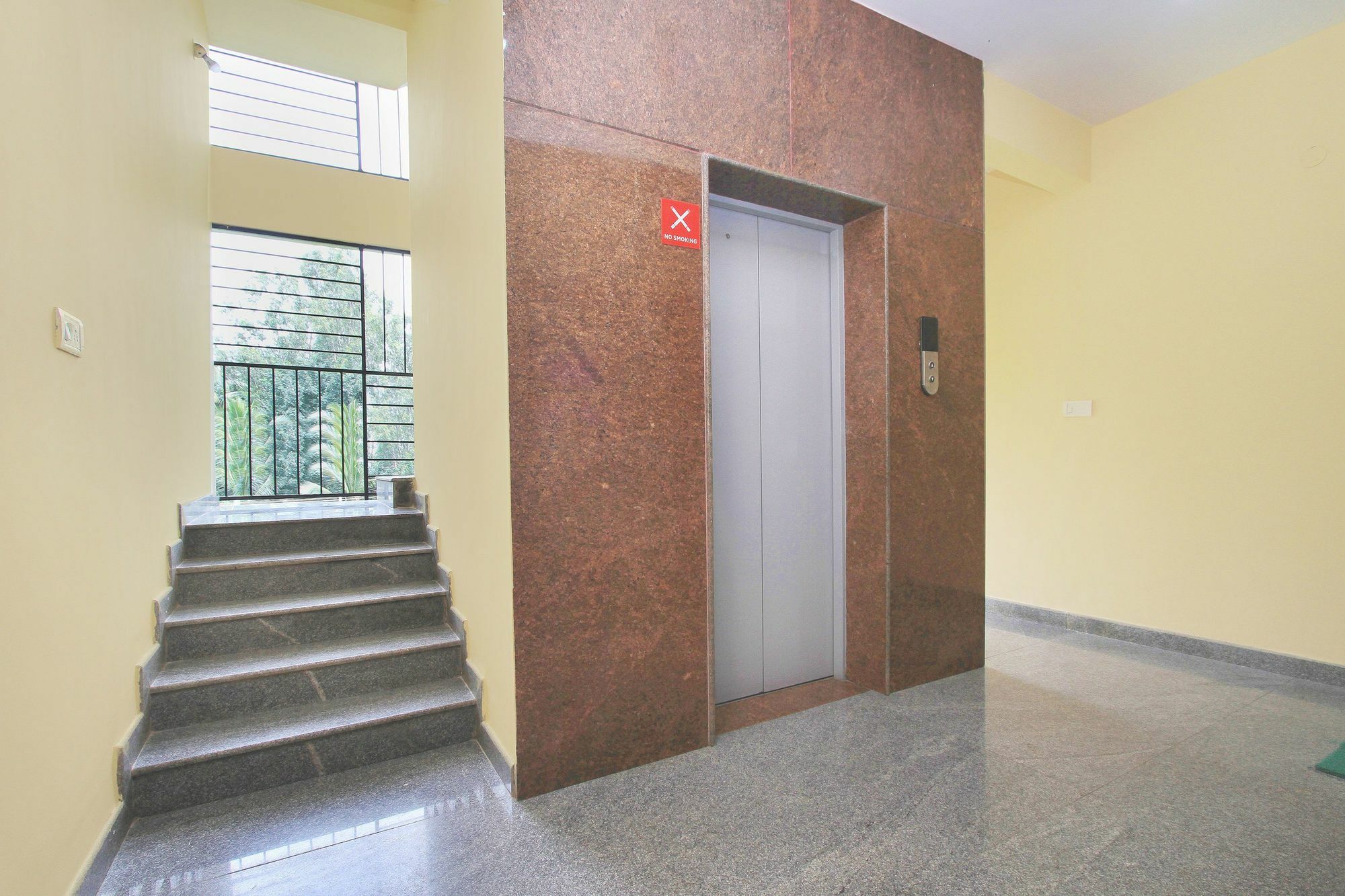 Oyo 9748 Girgaon Palace Hotel 3*