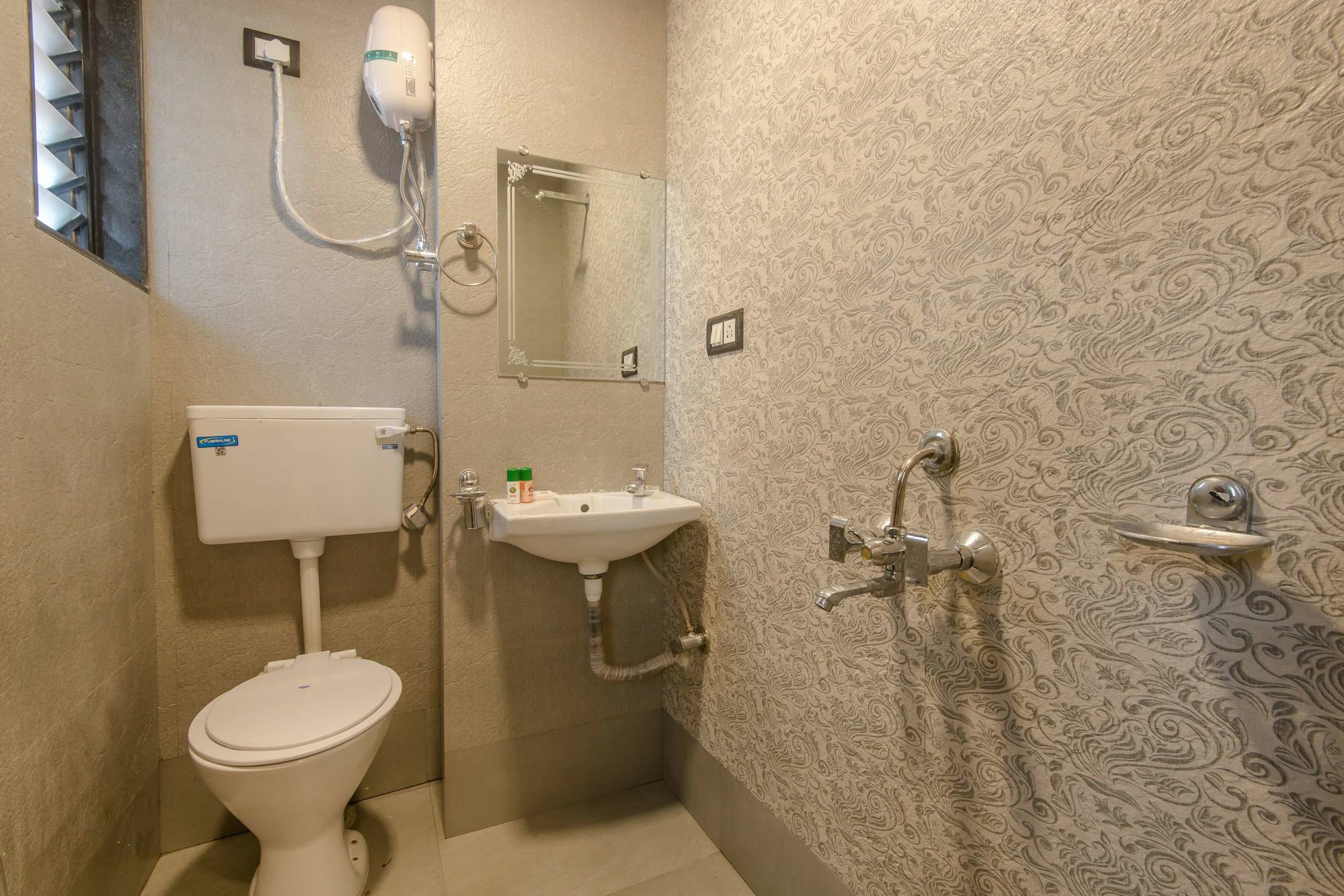 Oyo 9748 Girgaon Palace Hotel Mumbai