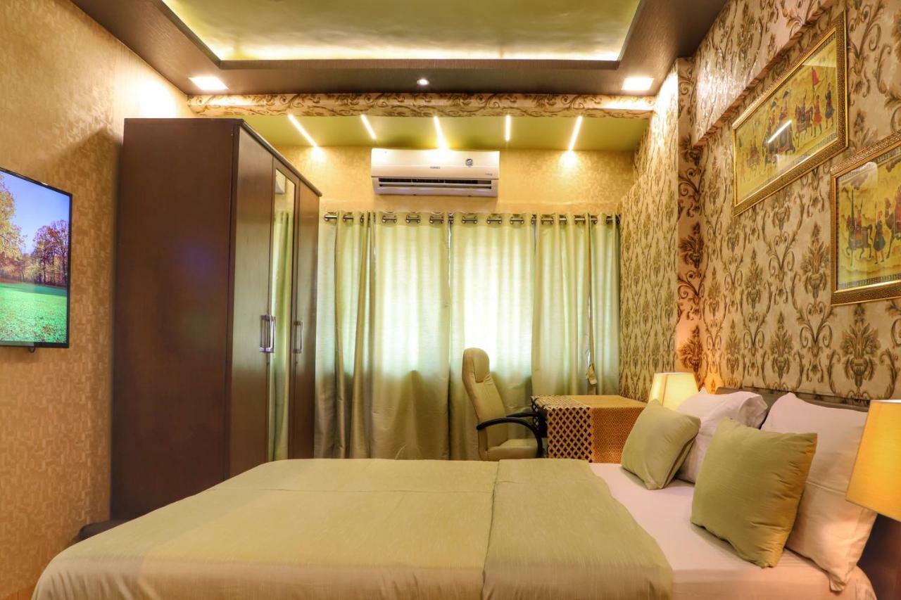 Ojas Homes- Dream 2bhk Near Kokilaben Ambani Hospital Apartment