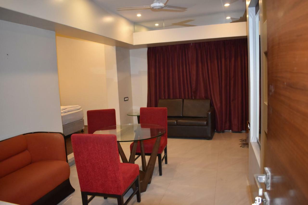 Hr Residency Hotel 4*