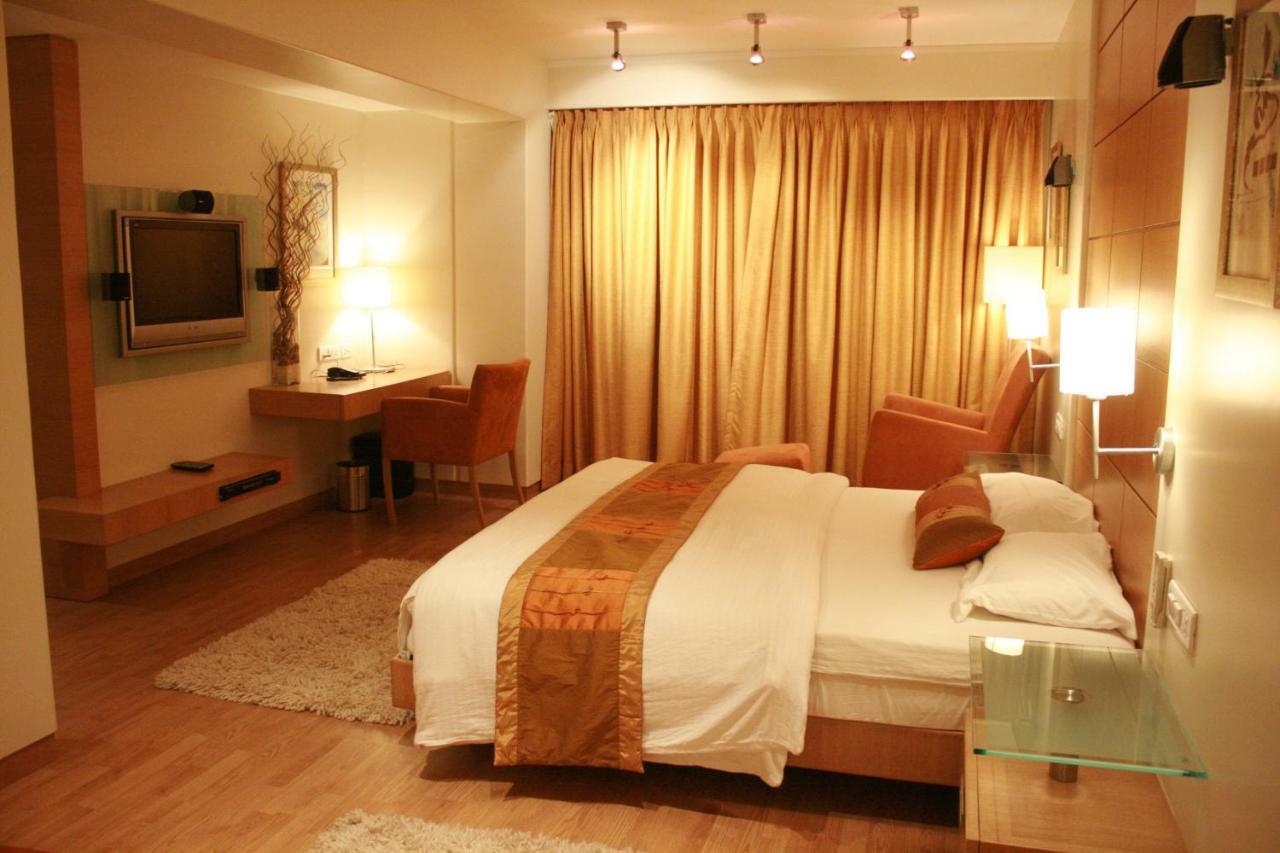 Hr Residency Hotel 4*