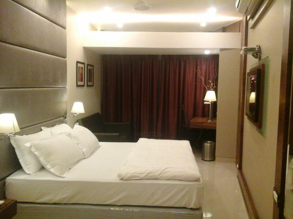Hr Residency Hotel 4*