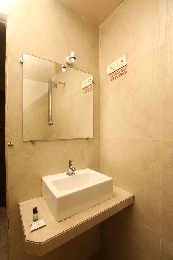 Metro International Hotel 2*