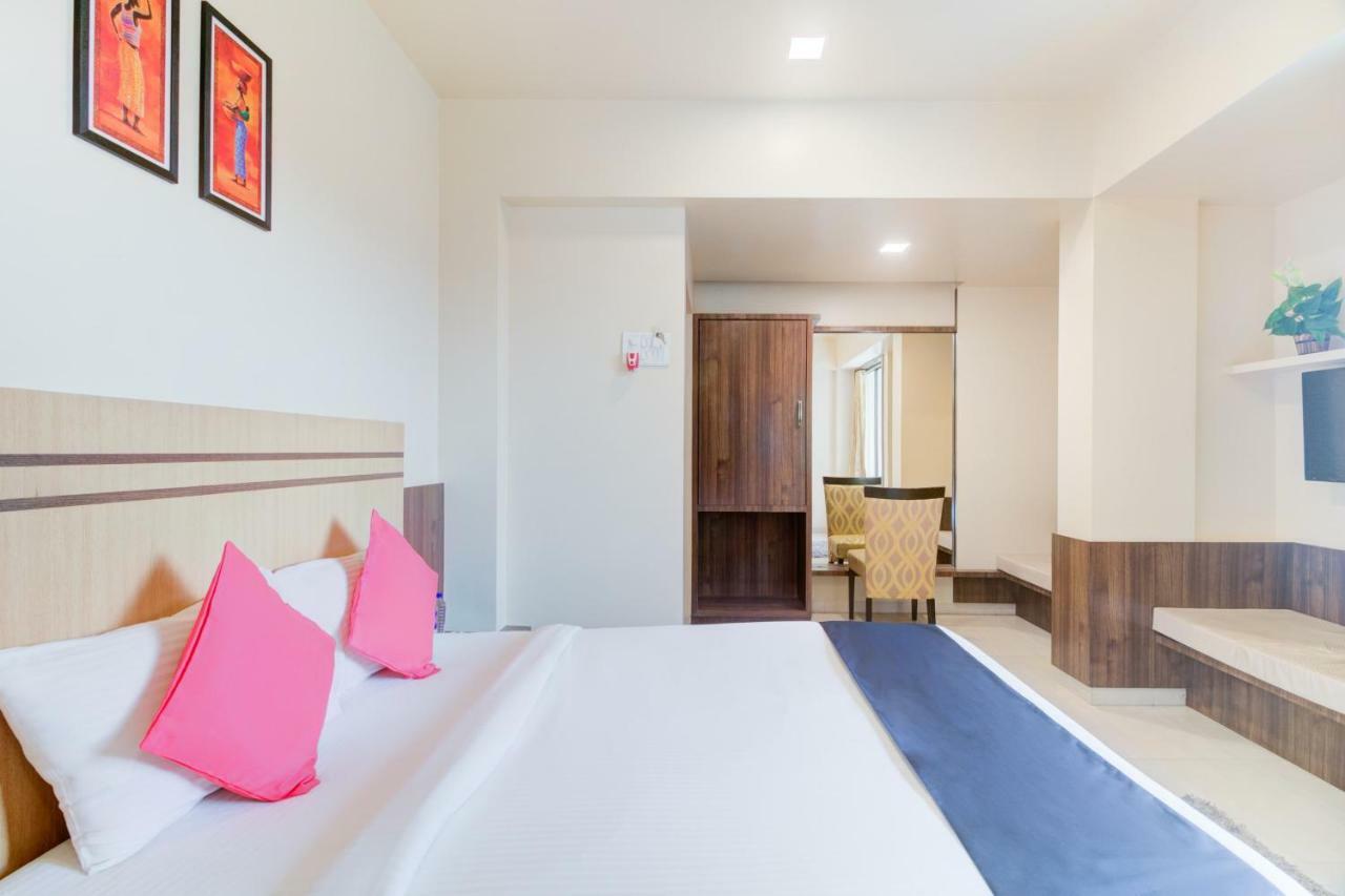Capital O 45076 Vegas Residency Deluxe 3*