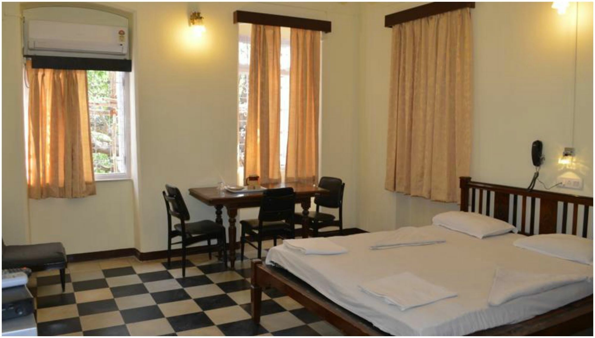 Bentleys Hotel 3* Mumbai