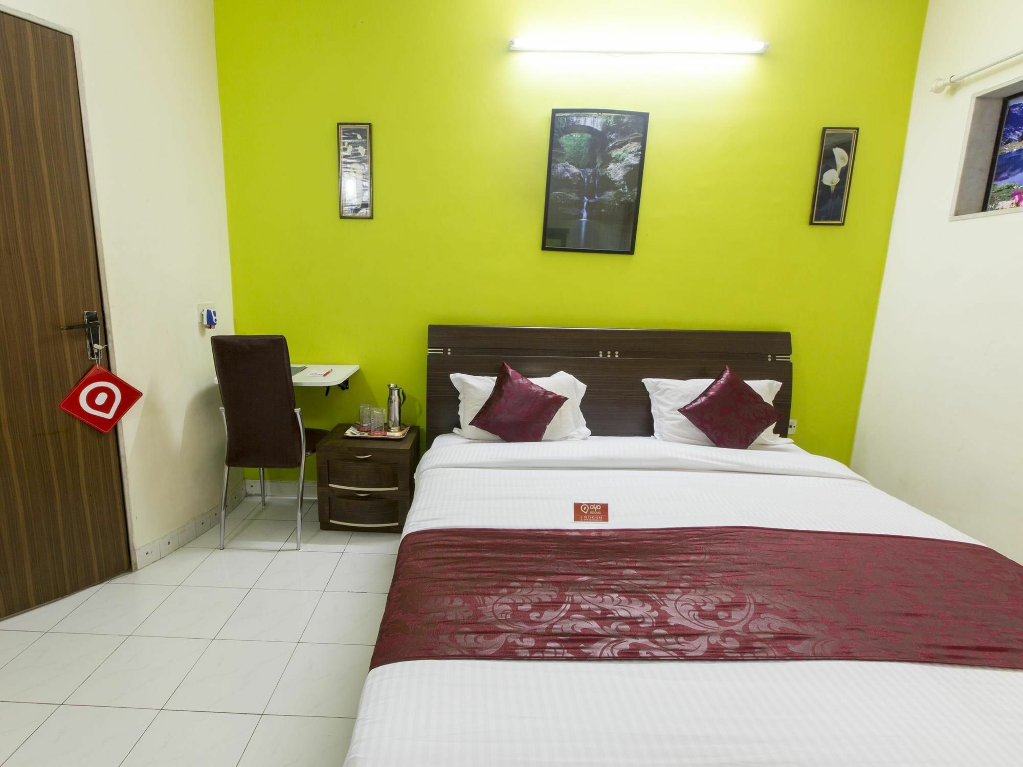 Oyo Iit Hotel 3*