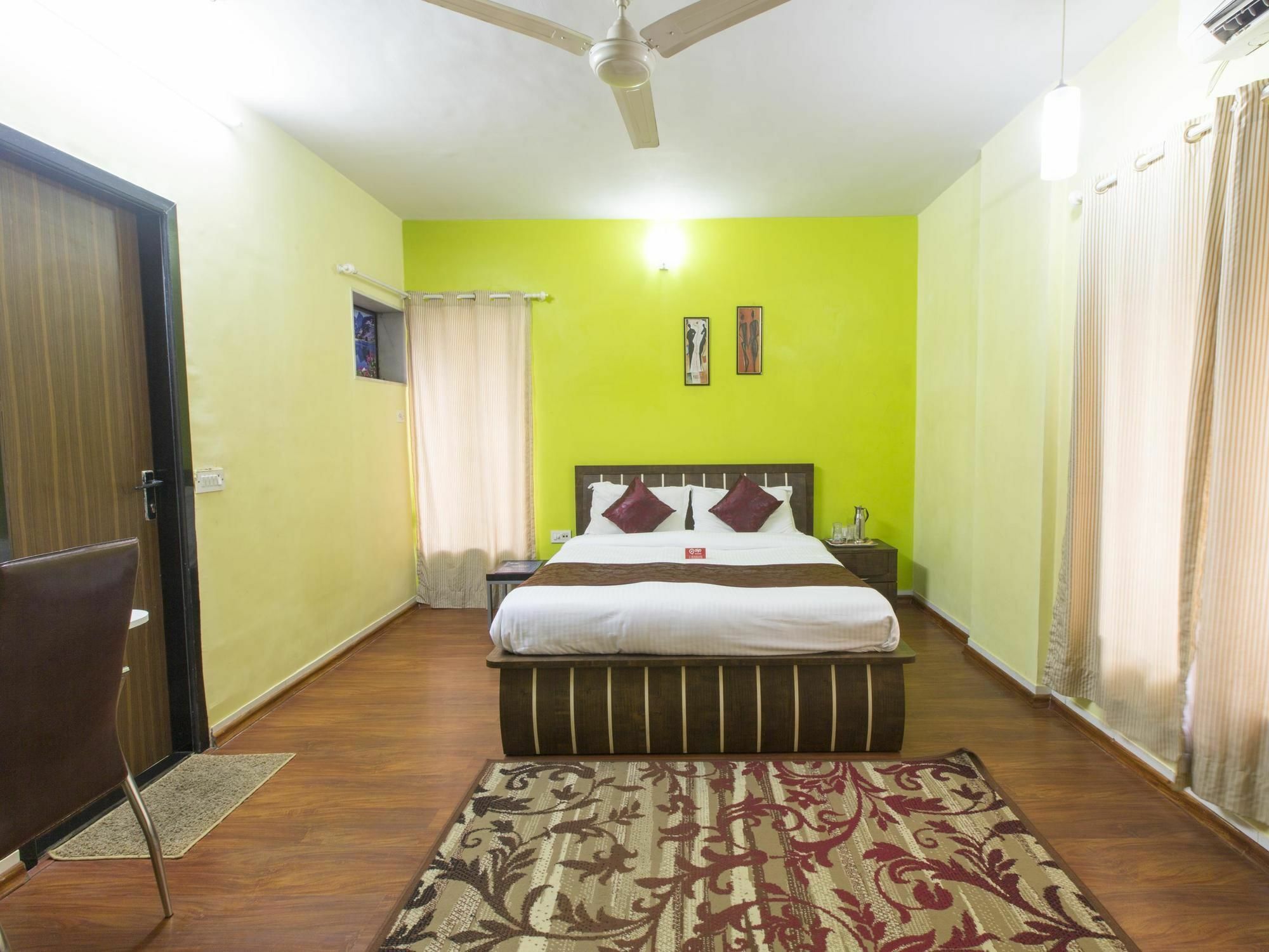 Oyo Iit Hotel 3*