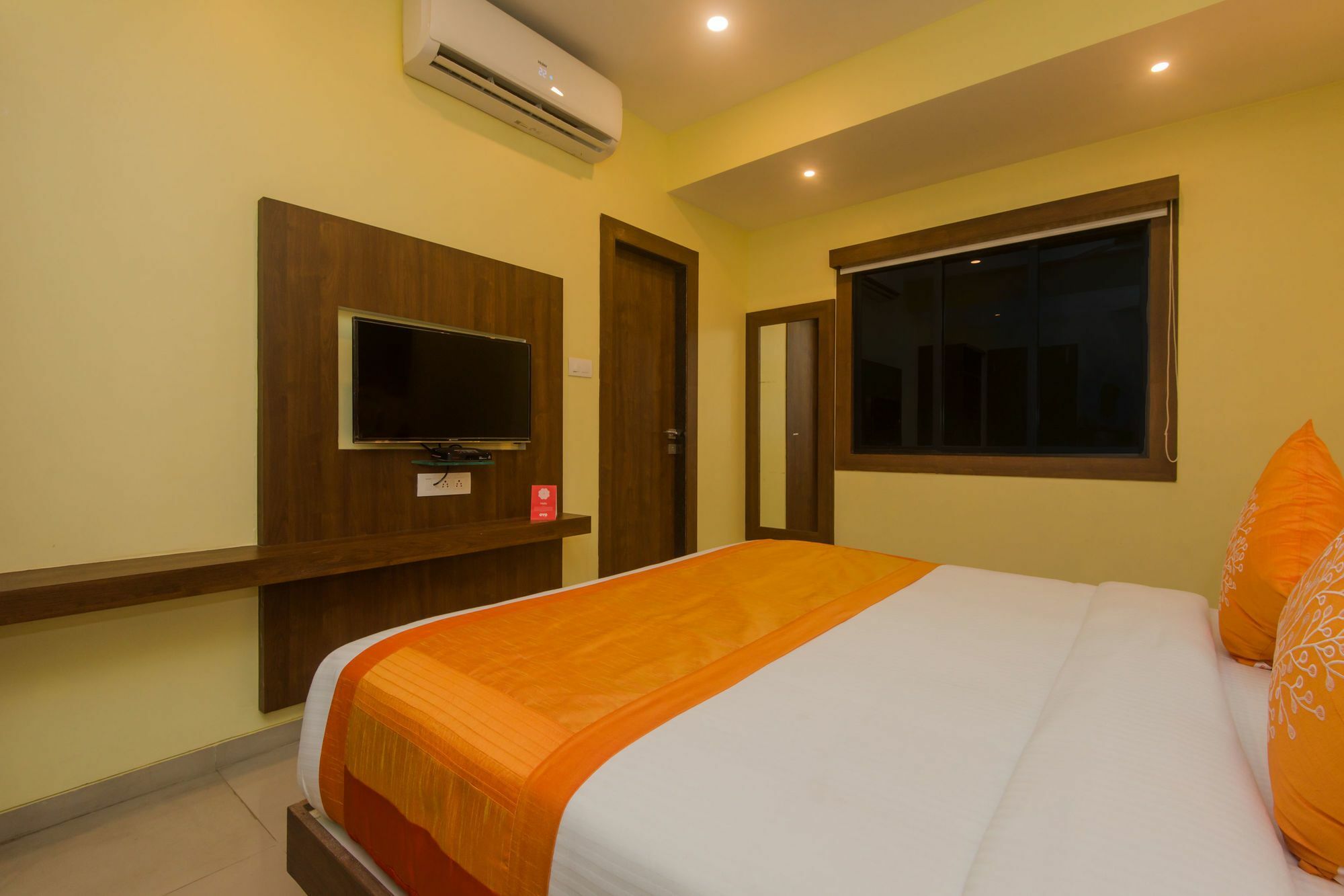 Hotel Oyo 9187 Adlon International Bombaim