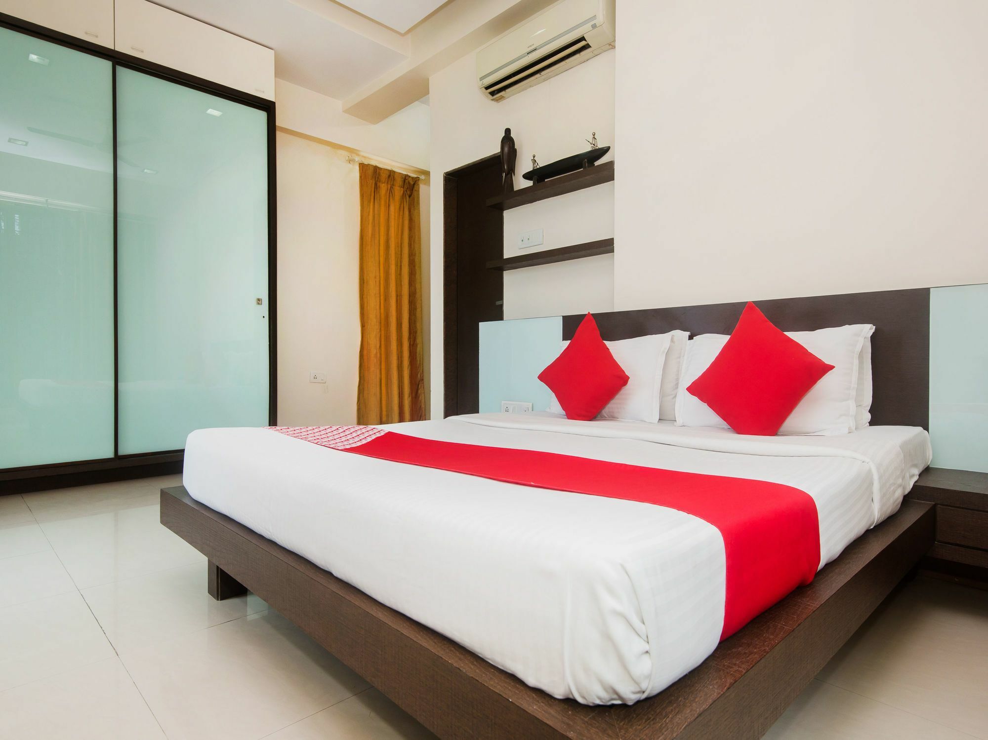 Oyo 20015 Silverkey Bandra East Bkc Bandra Hotel 3*