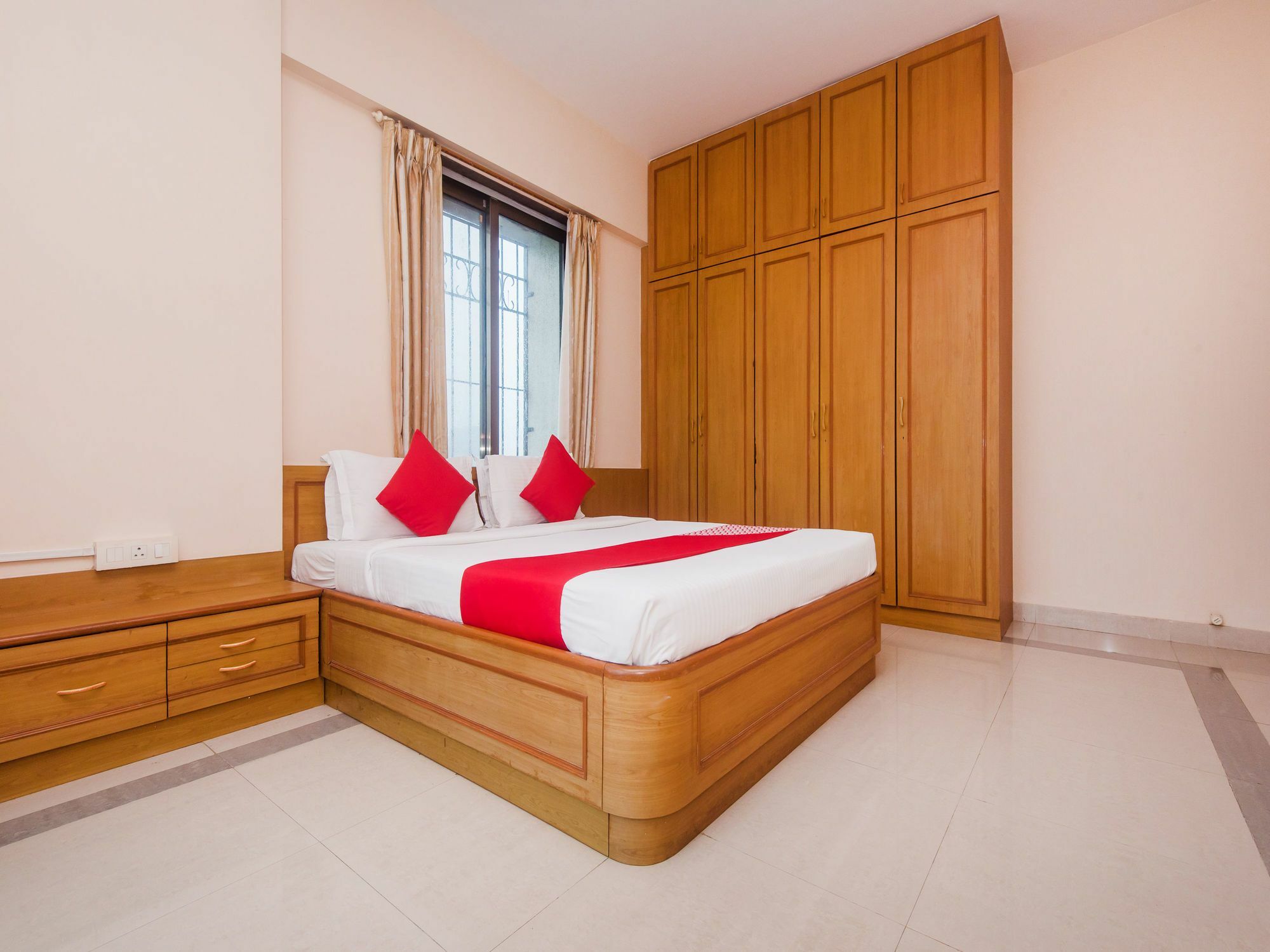 Oyo 20015 Silverkey Bandra East Bkc Bandra Hotel Mumbai