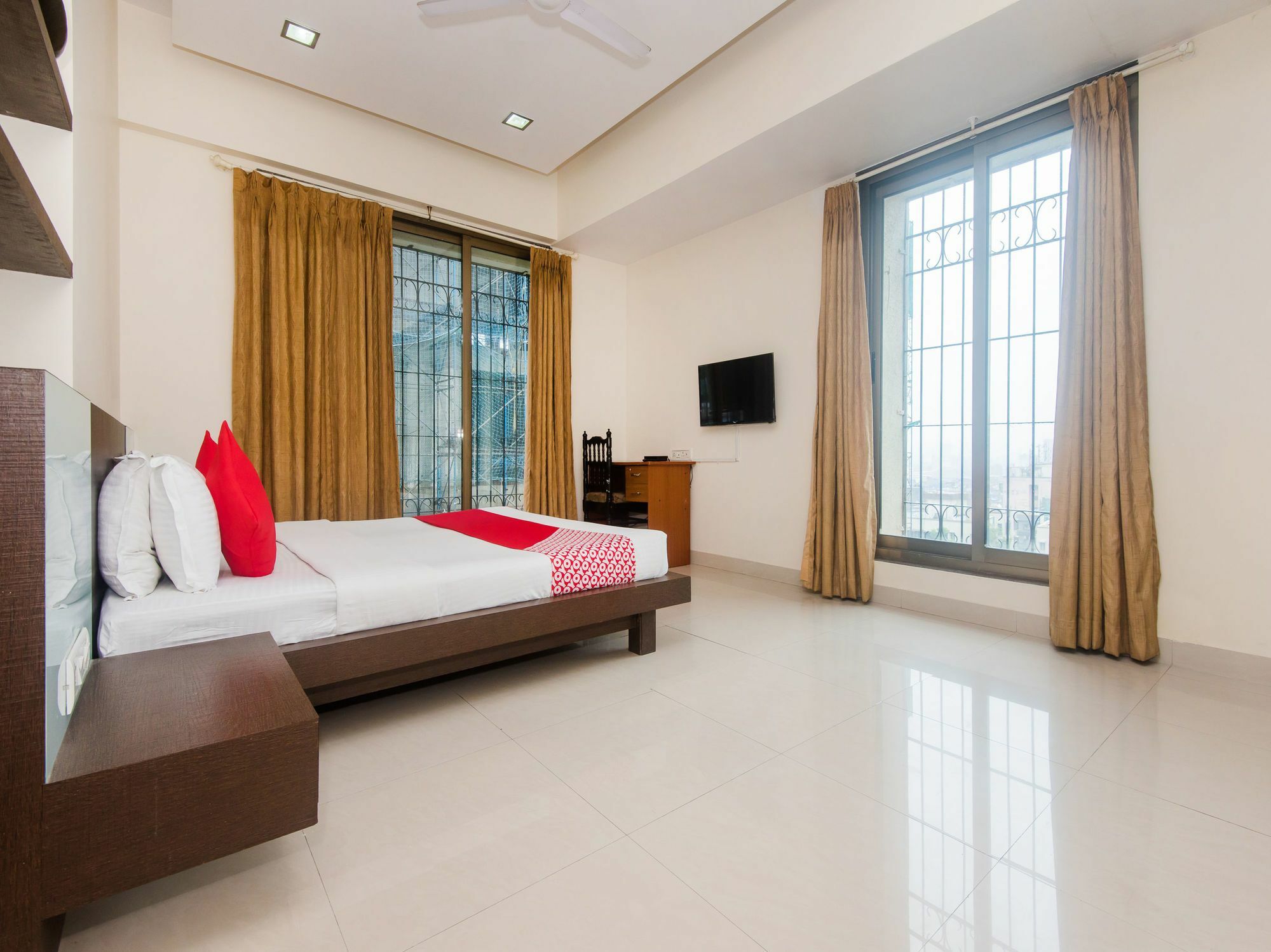 Hotel Oyo 20015 Silverkey Bandra East Bkc Bandra 3*