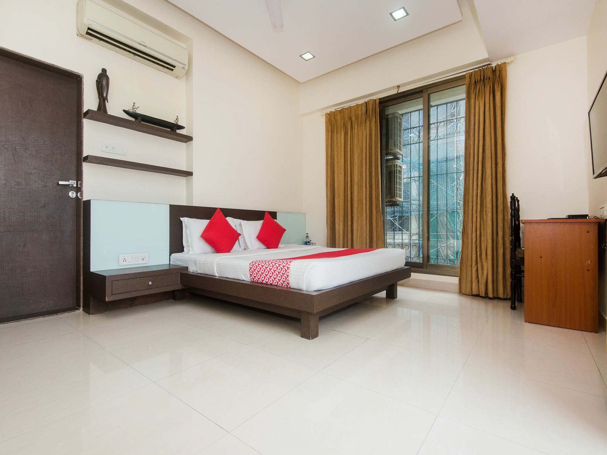Oyo 20015 Silverkey Bandra East Bkc Bandra Bombaim