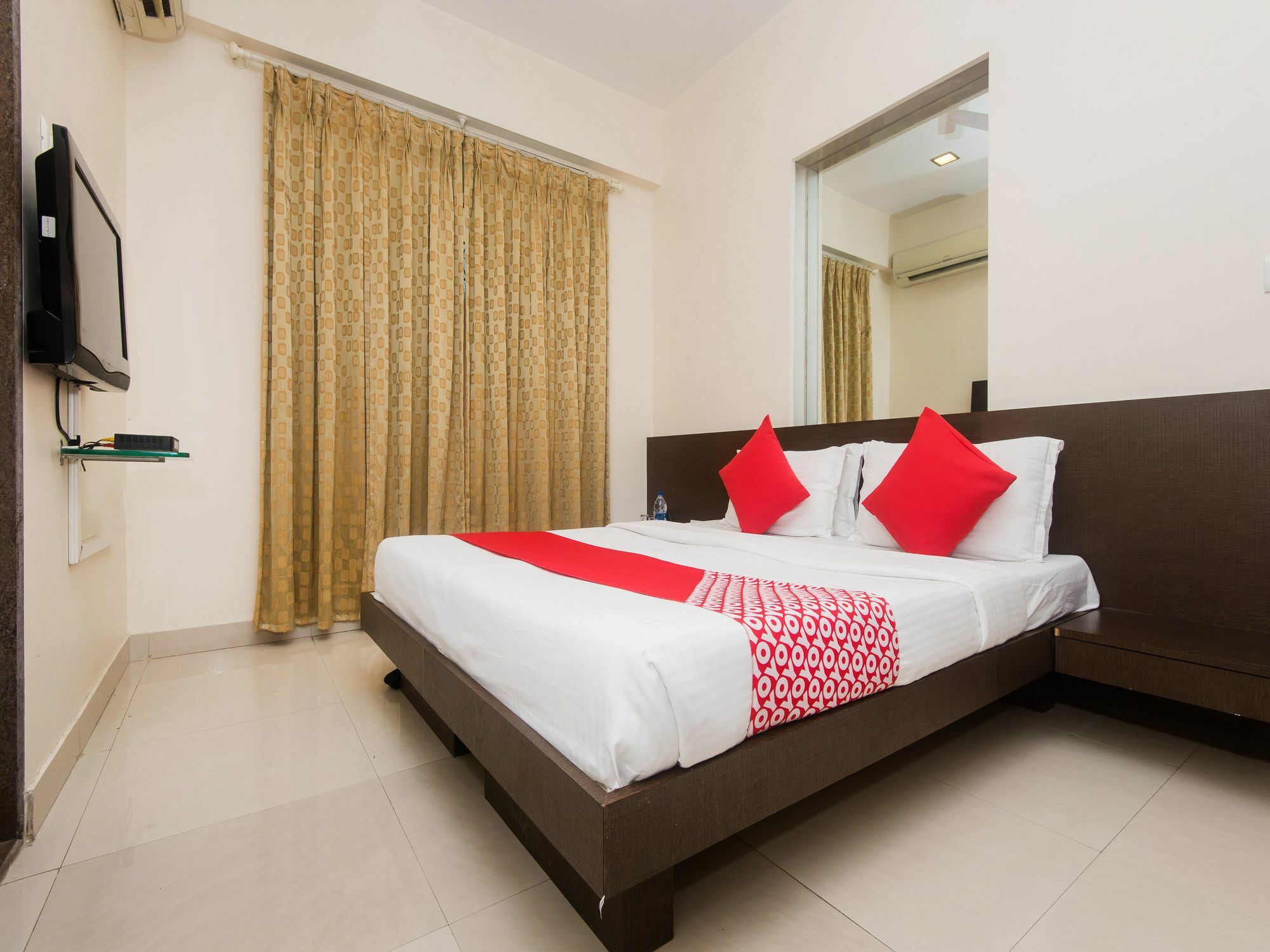 Hotel Oyo 20015 Silverkey Bandra East Bkc Bandra 3*
