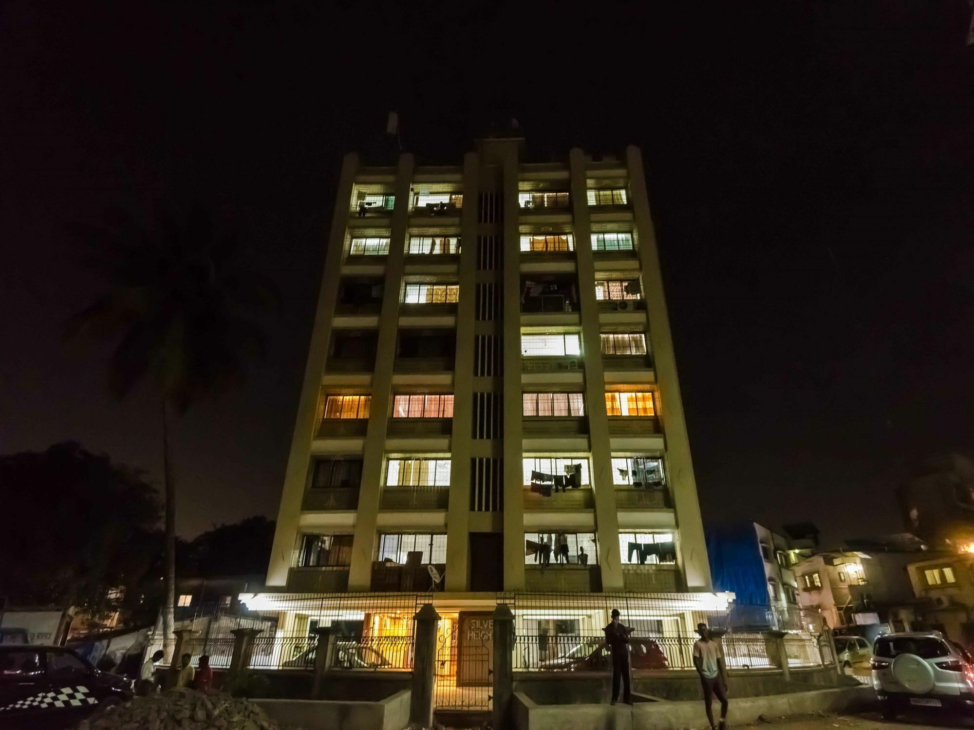 Oyo 4573 Near Bkc Apartment *