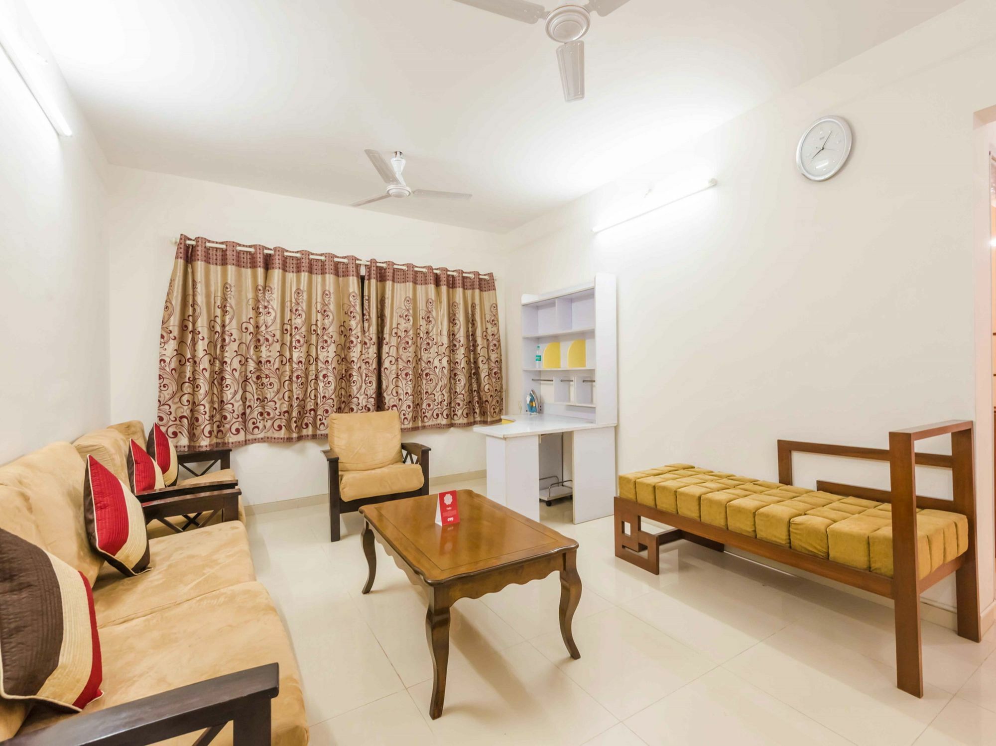 Oyo 4573 Near Bkc Apartment