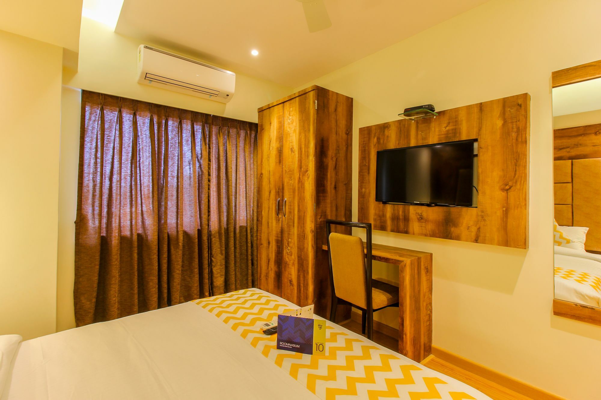 Fluorescent By Bizzgrow International Airport - Formerly Known As Byaris International Hotel Mumbai