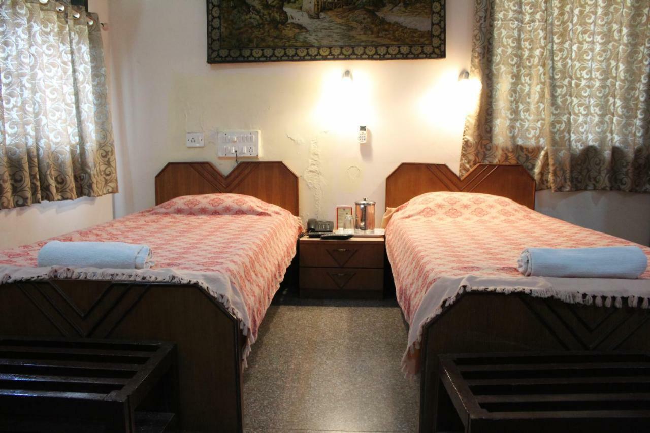 Hotel Ywca International Centre 3*