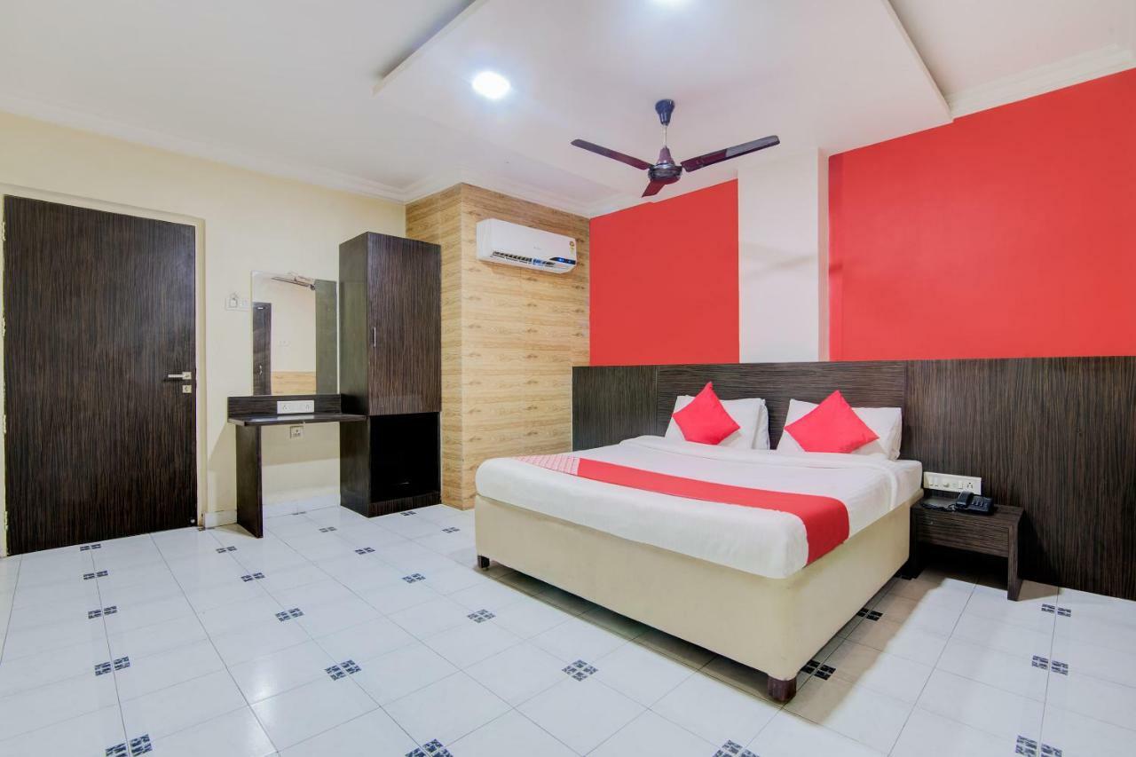 Oyo 45424 Lakshmi Palace 3*