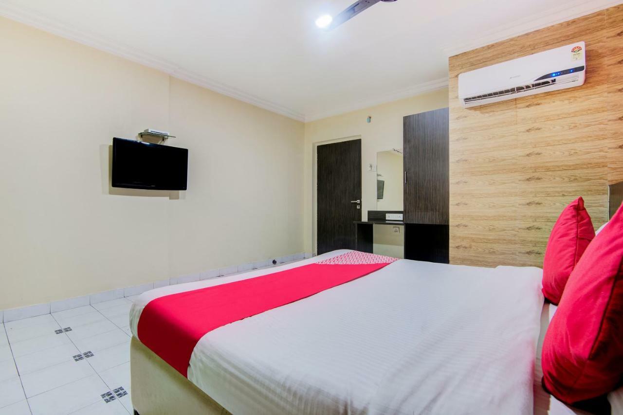 Oyo 45424 Lakshmi Palace Hotel Mumbai
