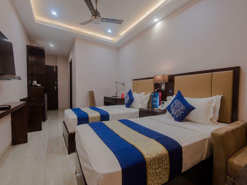 Oyo Flagship 15439 Colaba 3*