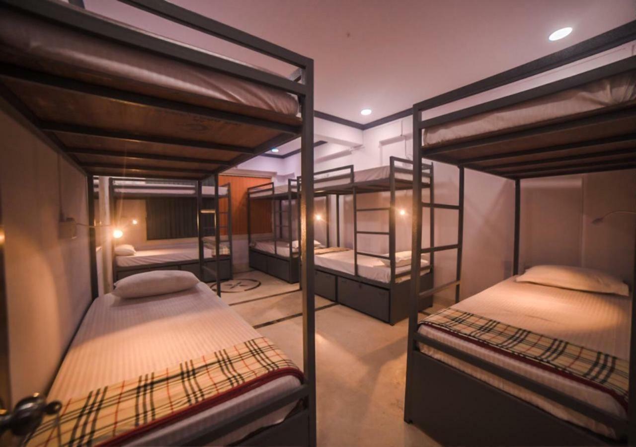 Happinest - The Backpacker's