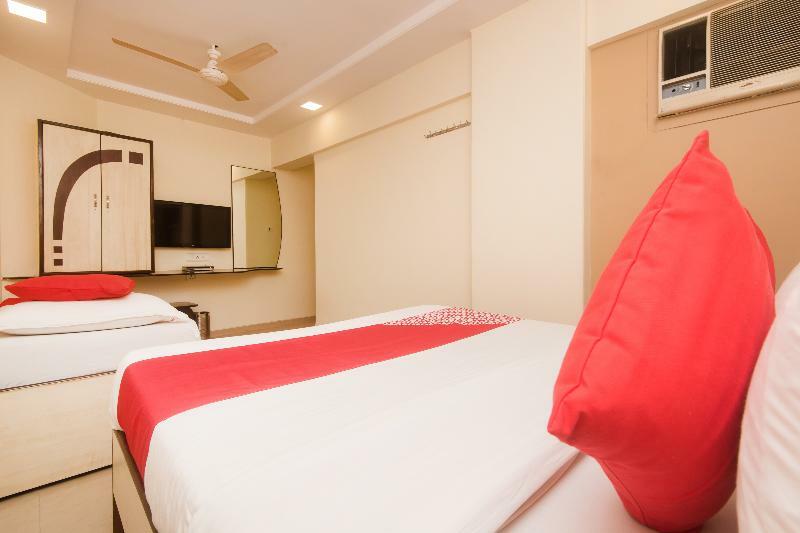 Hotel Oyo 7151 Kalpana Palace 3*