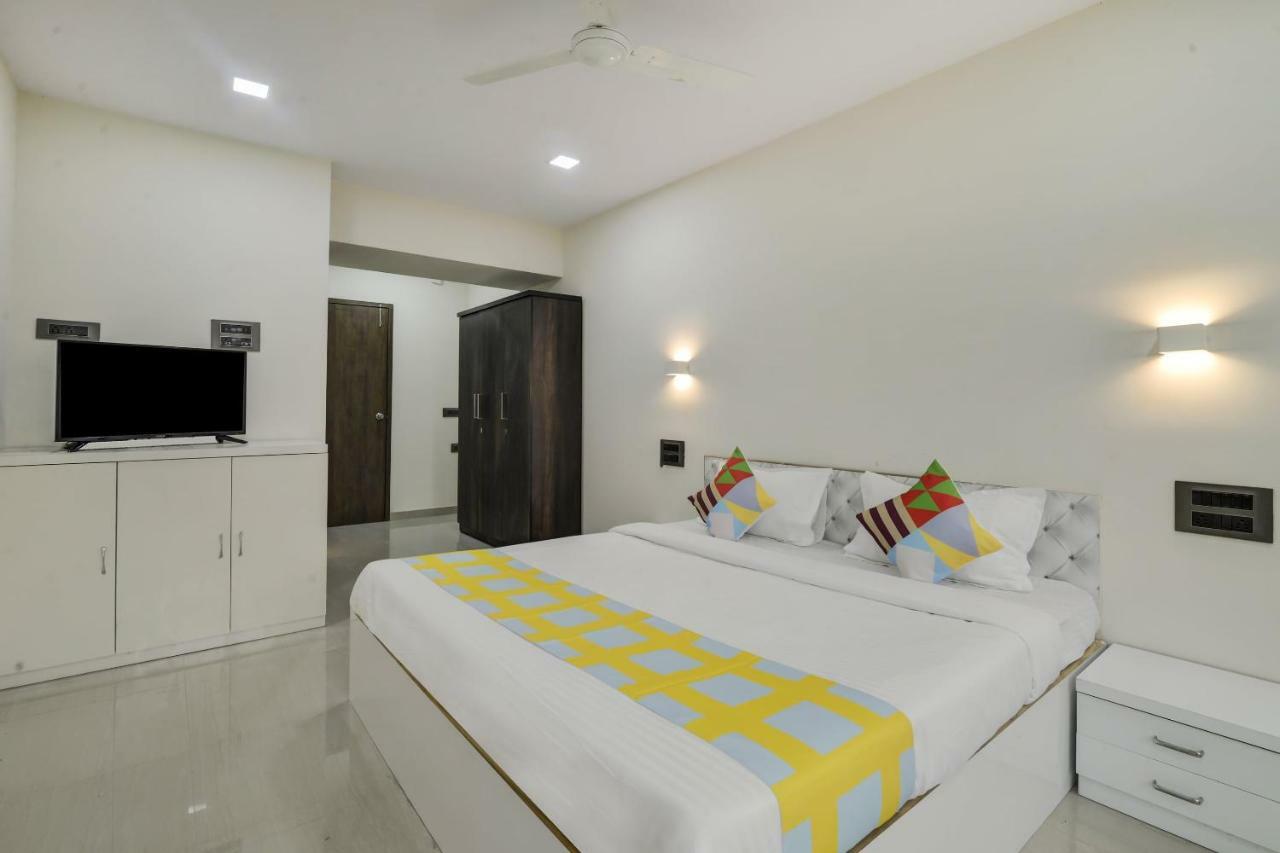 44079 Elite White House Kharghar Guest house Mumbai