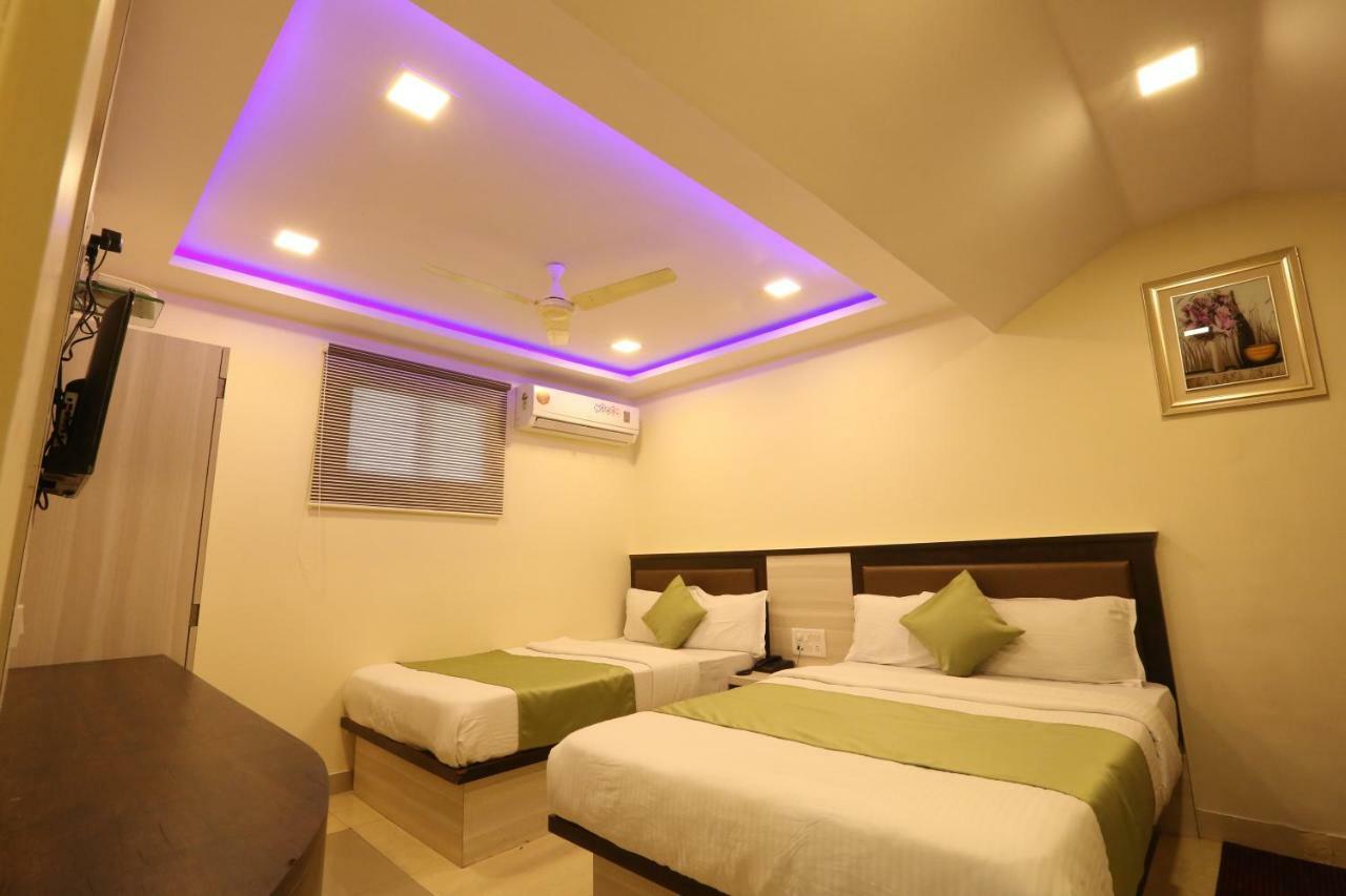 Happyland Hotel 3*