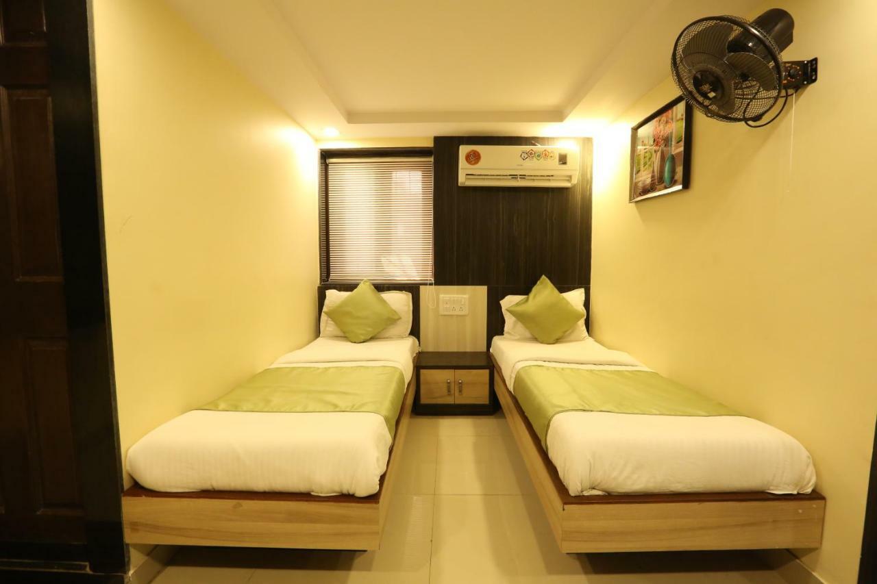 Hotel Happyland 3*