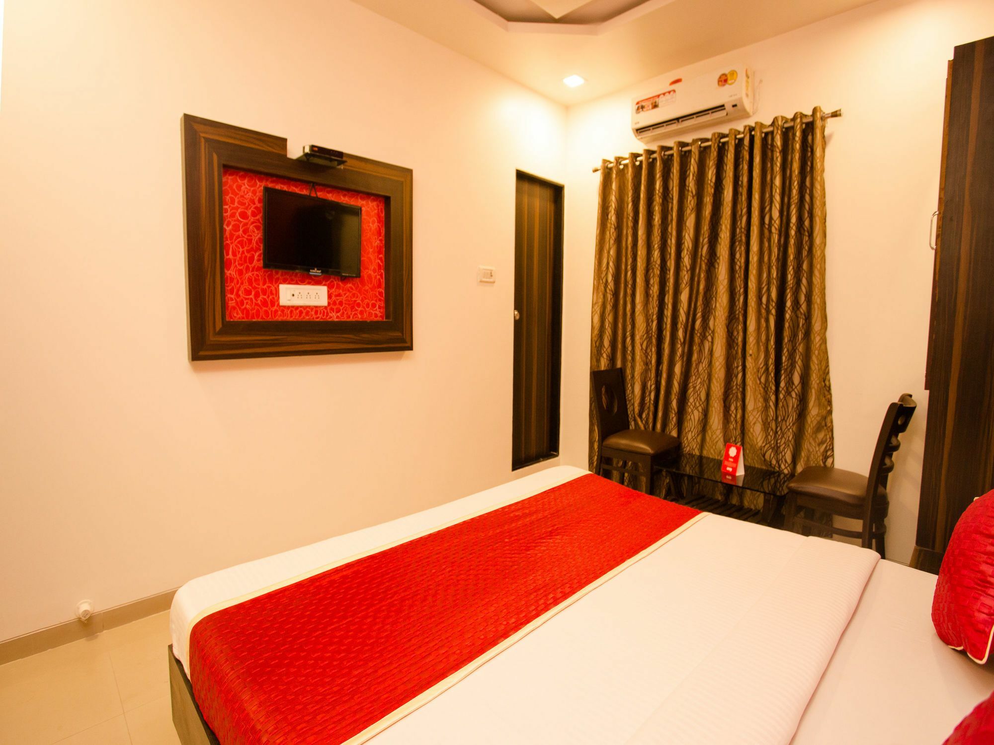 Adore Palace Lodge *