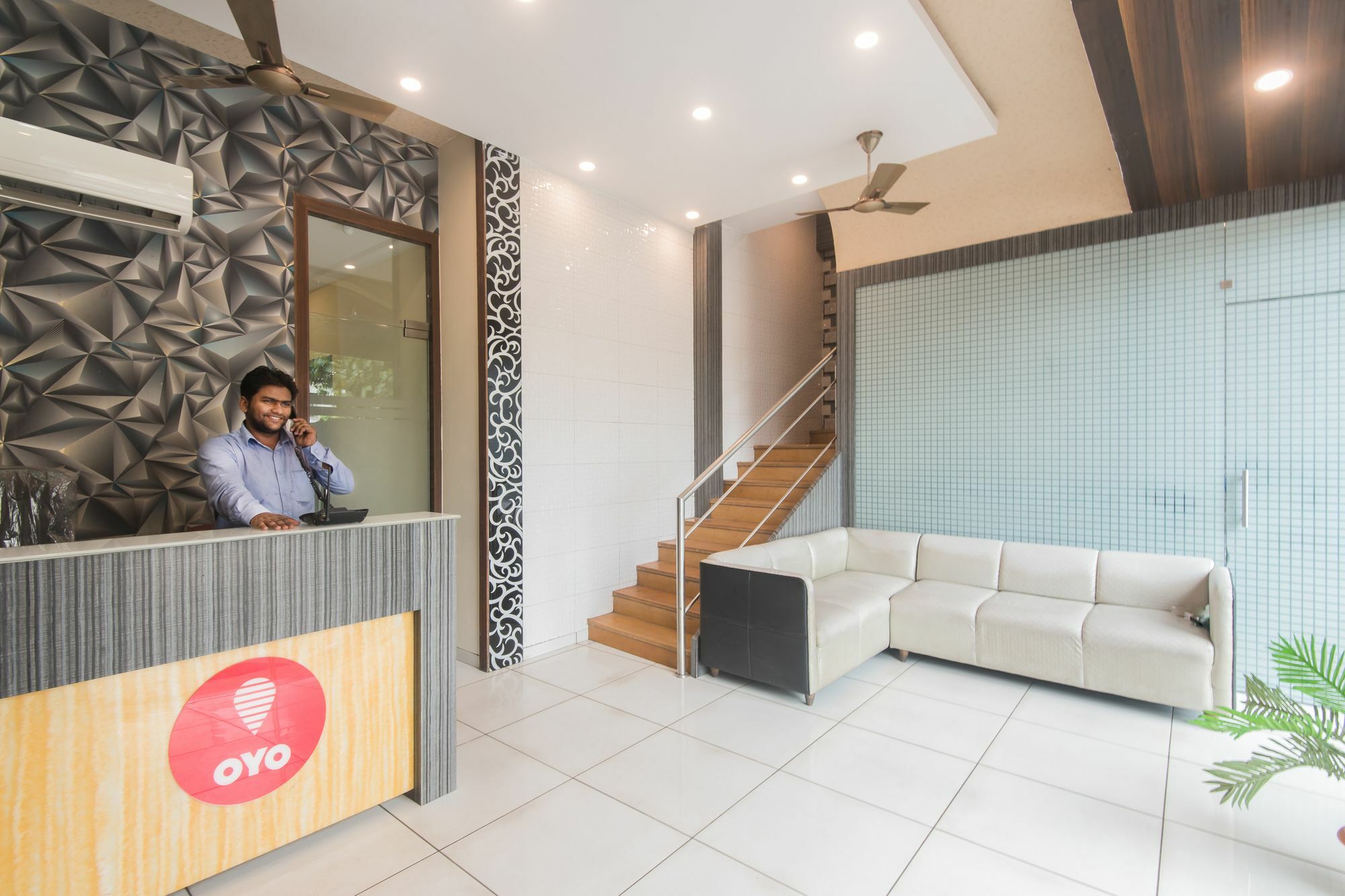 Hotel Palace Residency Near Lokmanya Tilak Terminus 2*