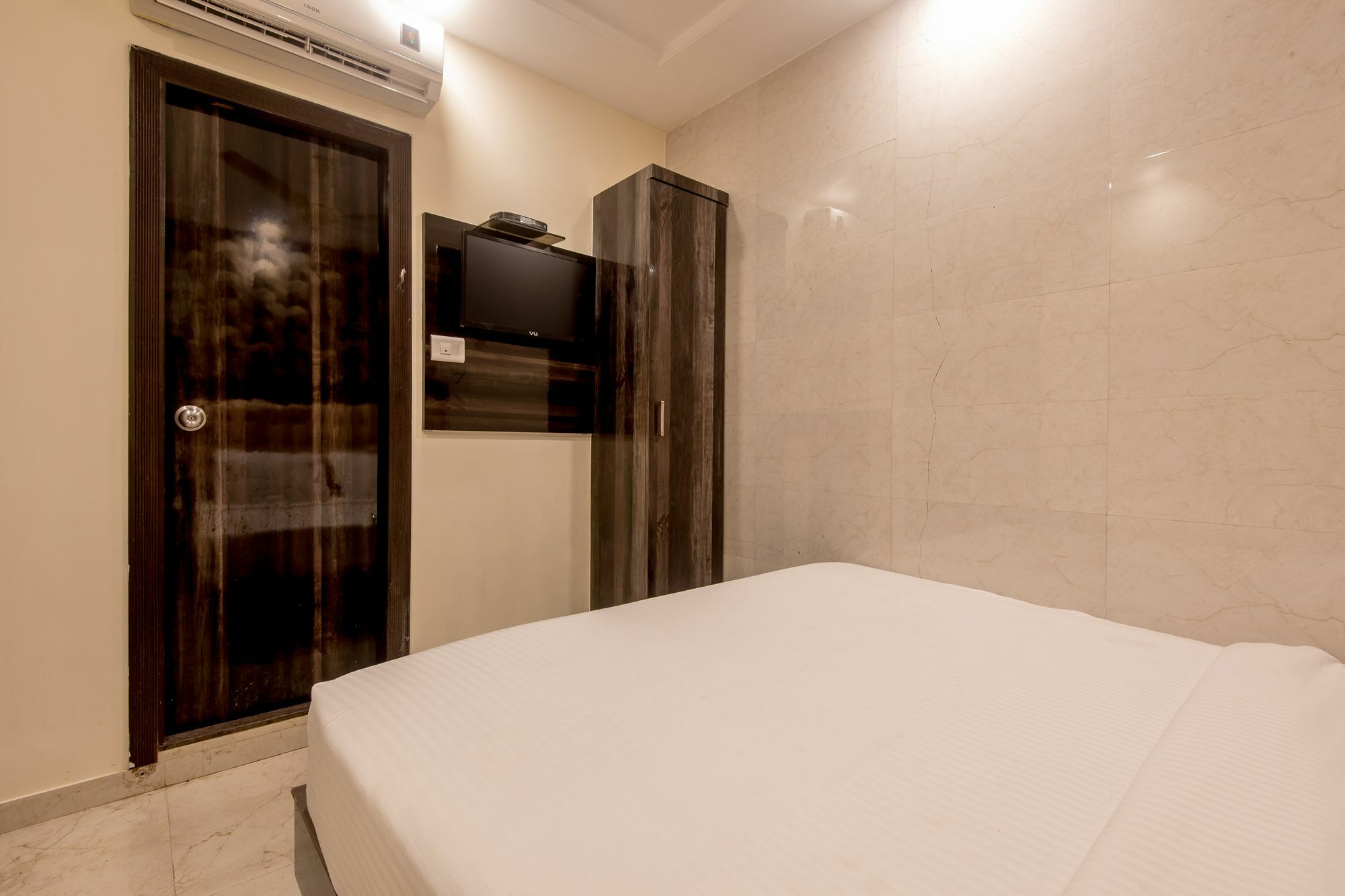 Hotel Palace Residency Near Lokmanya Tilak Terminus