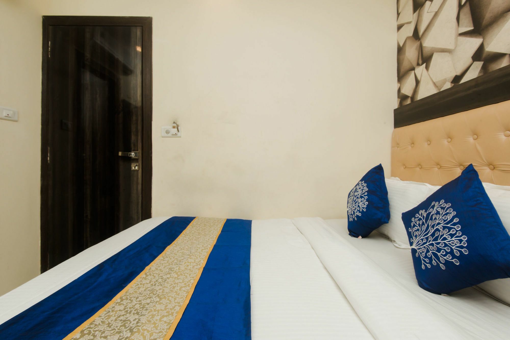 Hotel Palace Residency Near Lokmanya Tilak Terminus Mumbai