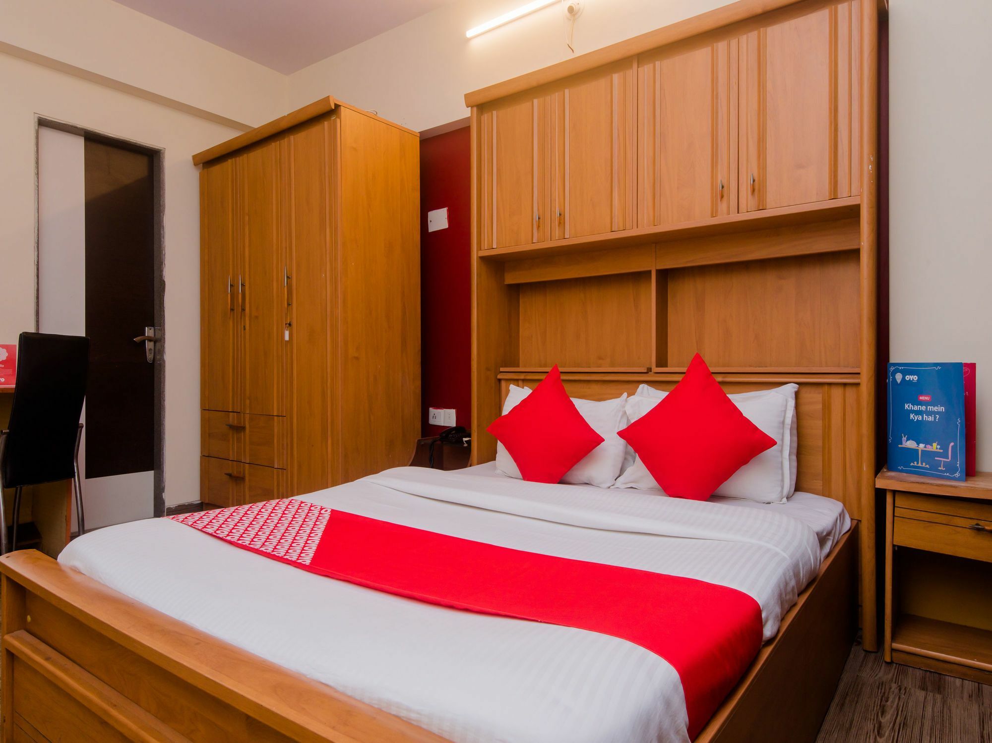 Hotel Oyo 12082 Om