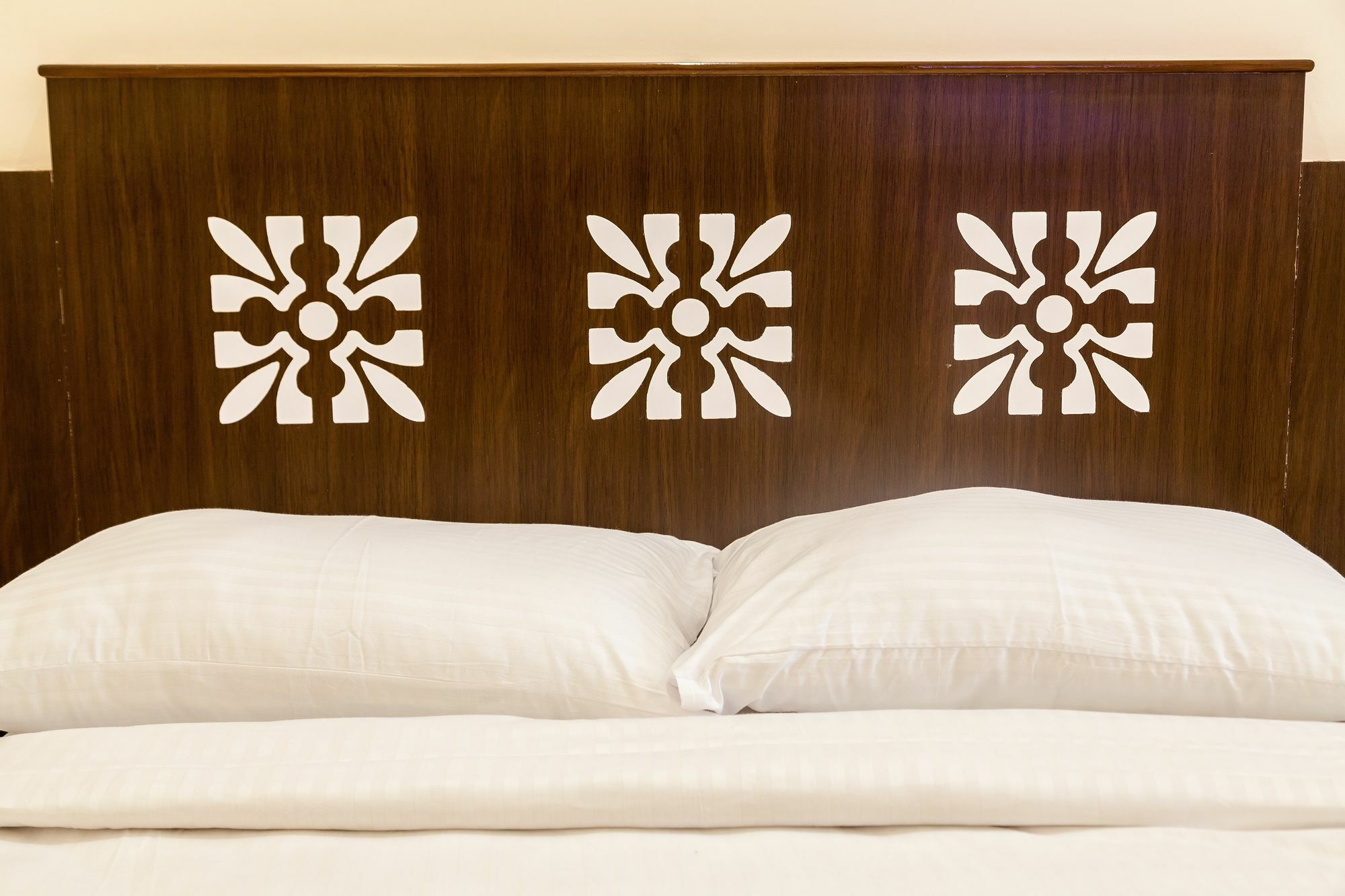 - Dadar Guest house *