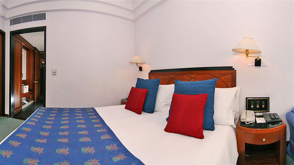 Marine Plaza Hotel 5*