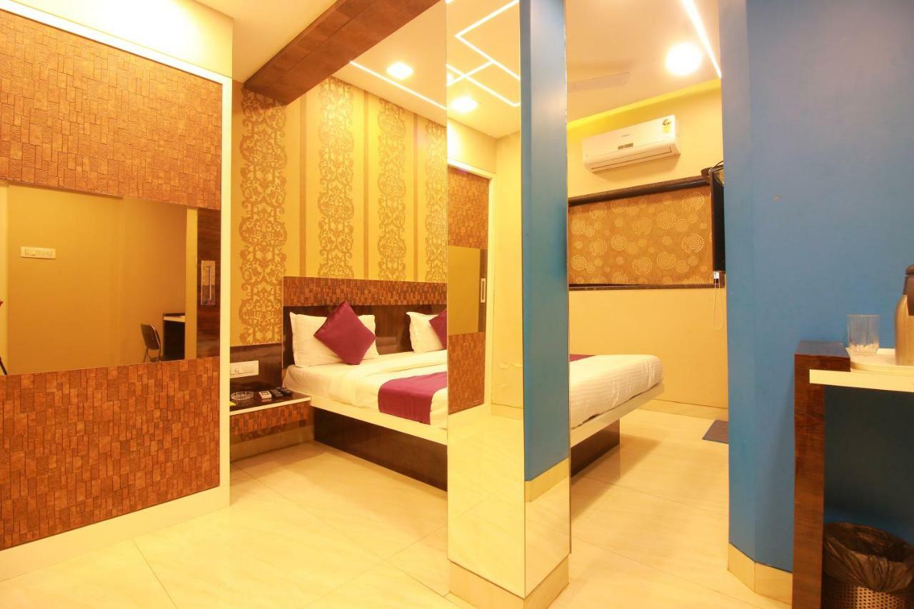 Modern Hotel Bombaim