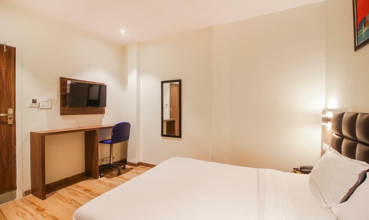 Hotel Deluxe Residency 3*