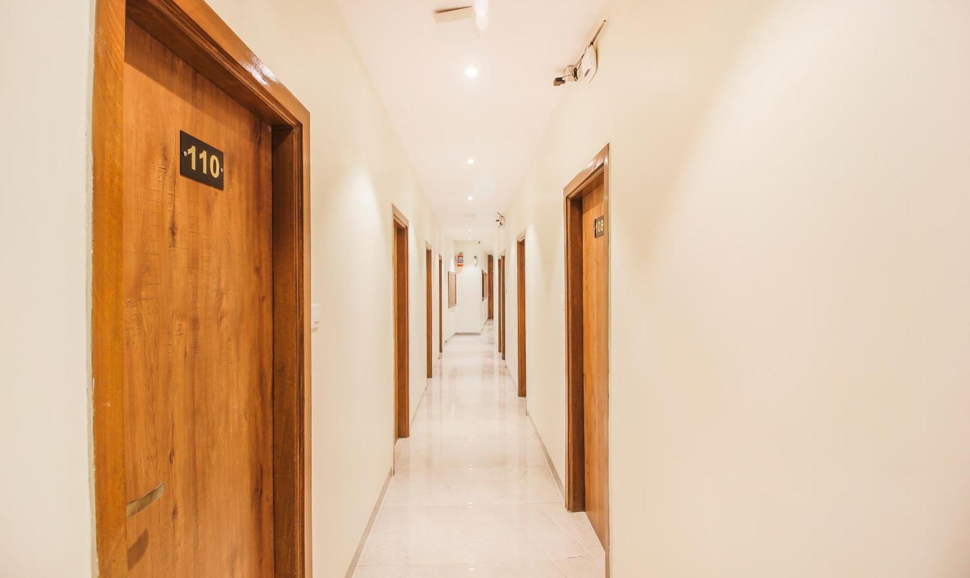 Hotel Deluxe Residency 3*