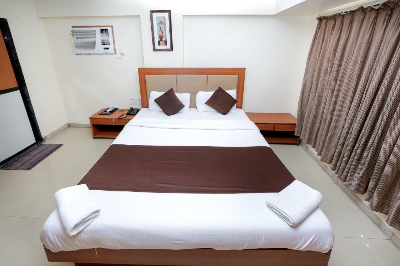 Lucky Goregaon Hotel