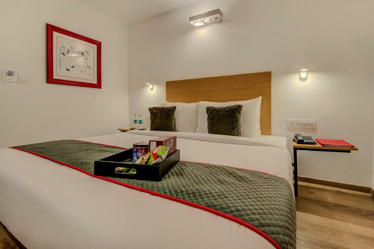 Hotel Vaccinated Staff- Oyo Townhouse 105 Khar West Station Mumbai
