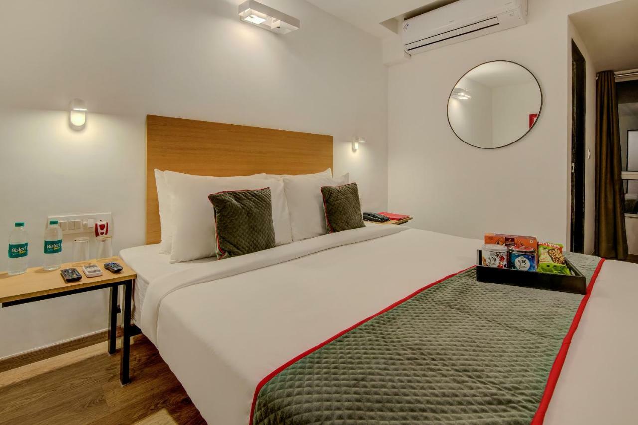 Vaccinated Staff- Oyo Townhouse 105 Khar West Station Hotel