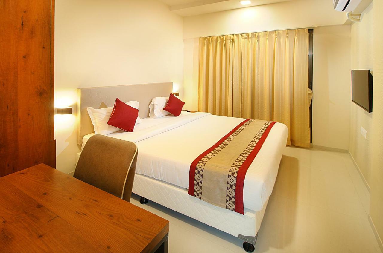 House Luxury Santacruz East, Bombaim