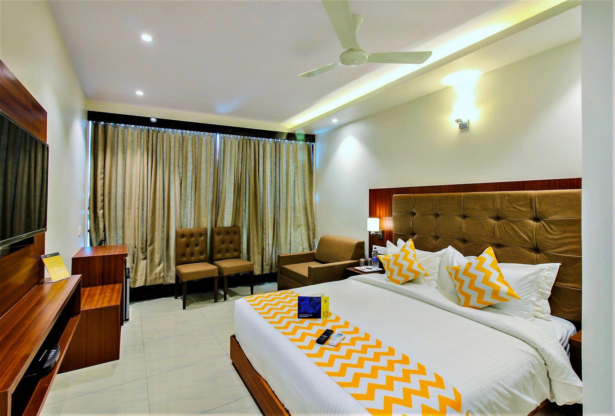 Super Townhouse Oak Times Square Le Western Mumbai