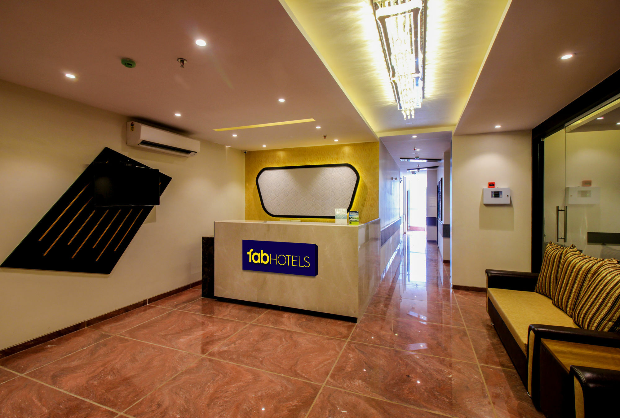 Super Townhouse Oak Times Square Le Western Hotel Mumbai