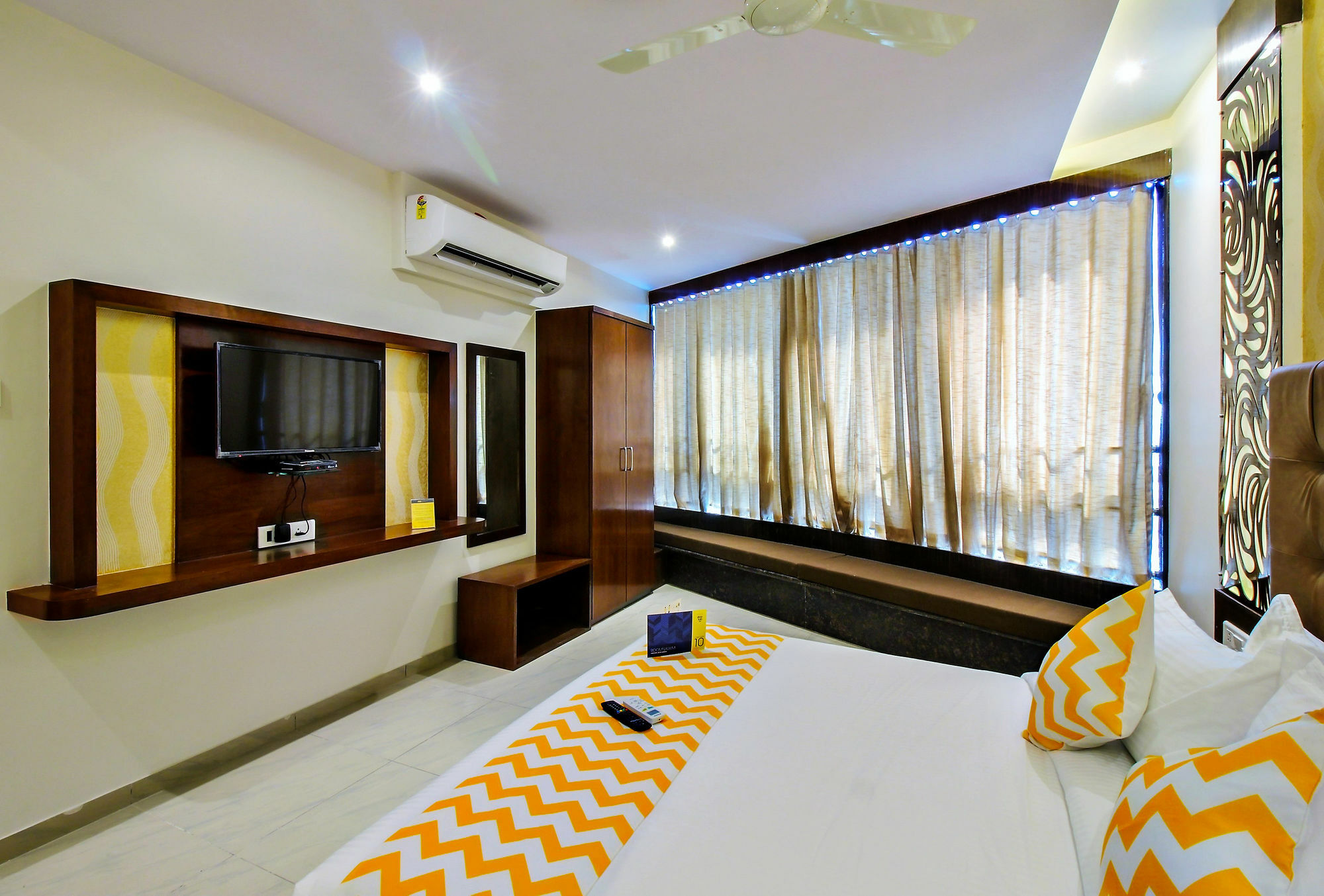 Super Townhouse Oak Times Square Le Western Hotel Mumbai