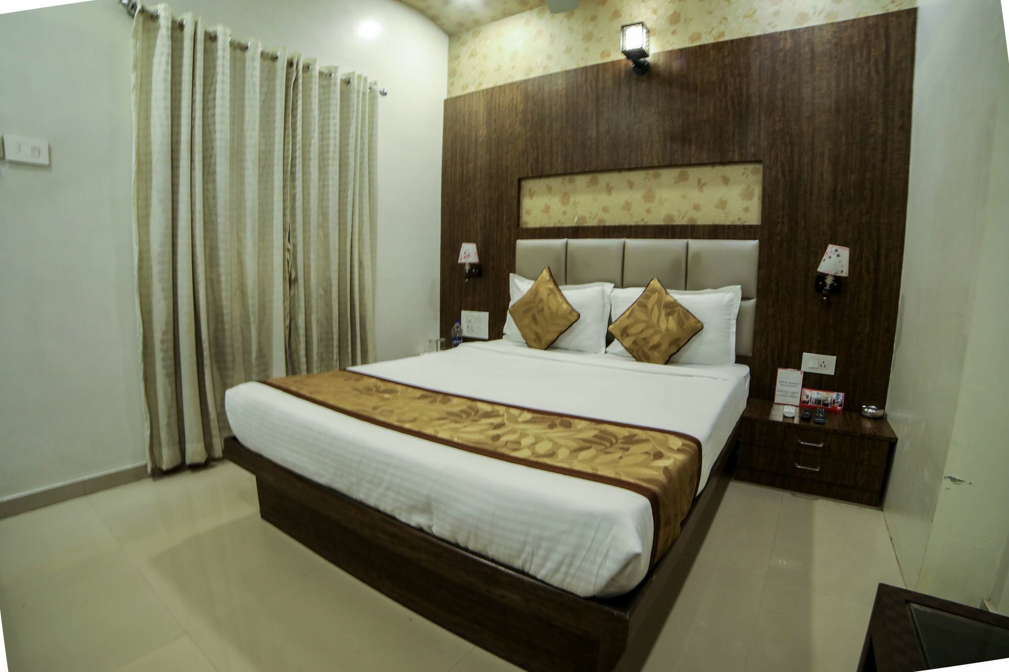 Oyo 4186 Oyster Hotel