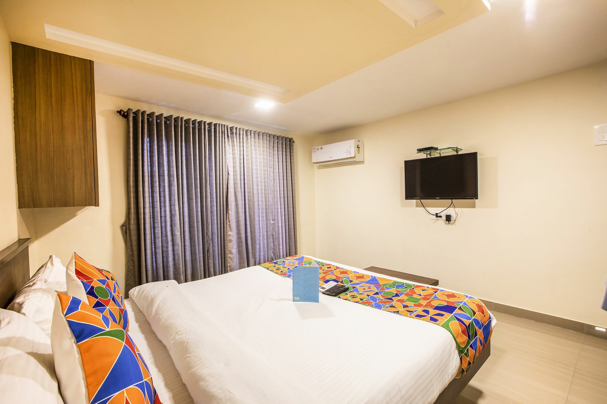 Fabexpress Silver - Nr Bkc Hotel